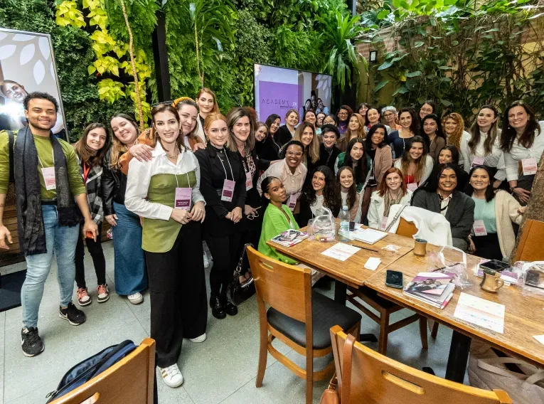 Foto em grupo dos participantes do evento